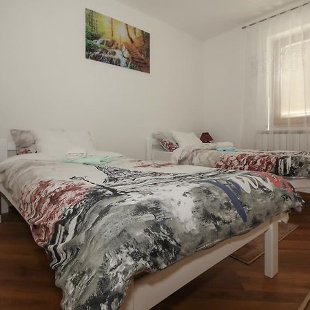 Apartman Lucija & Luka Otocsán Kültér fotó