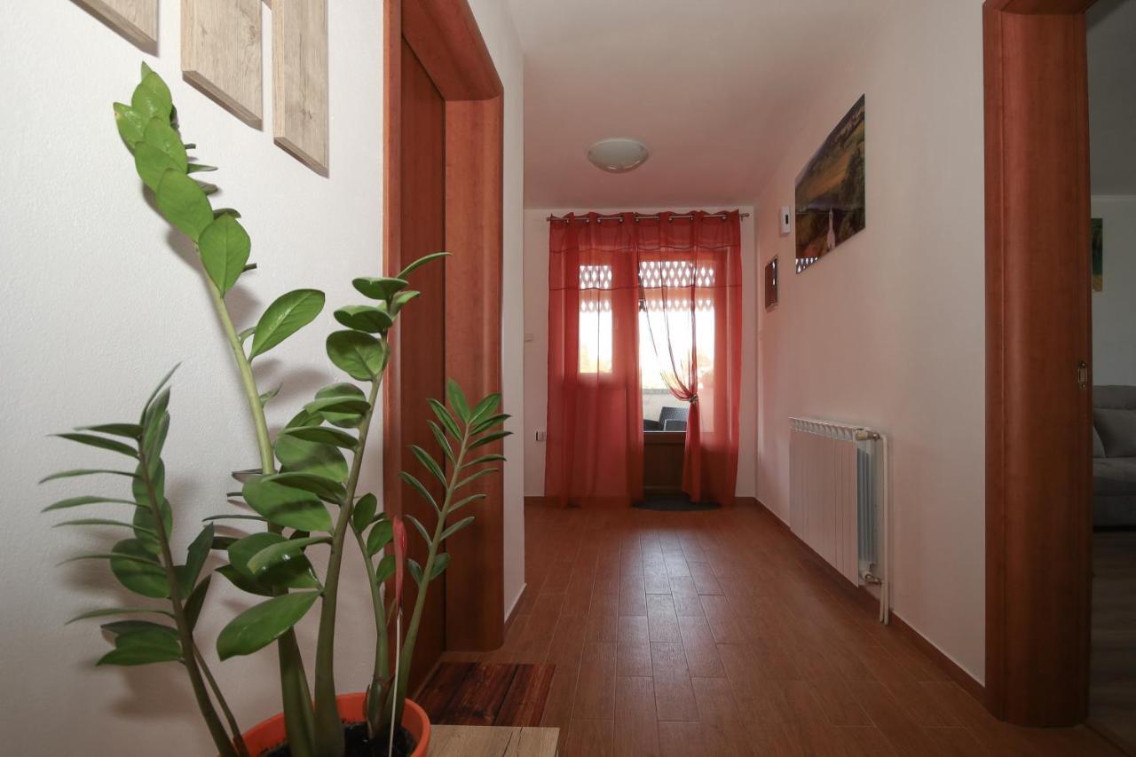 Apartman Lucija & Luka Otocsán Kültér fotó