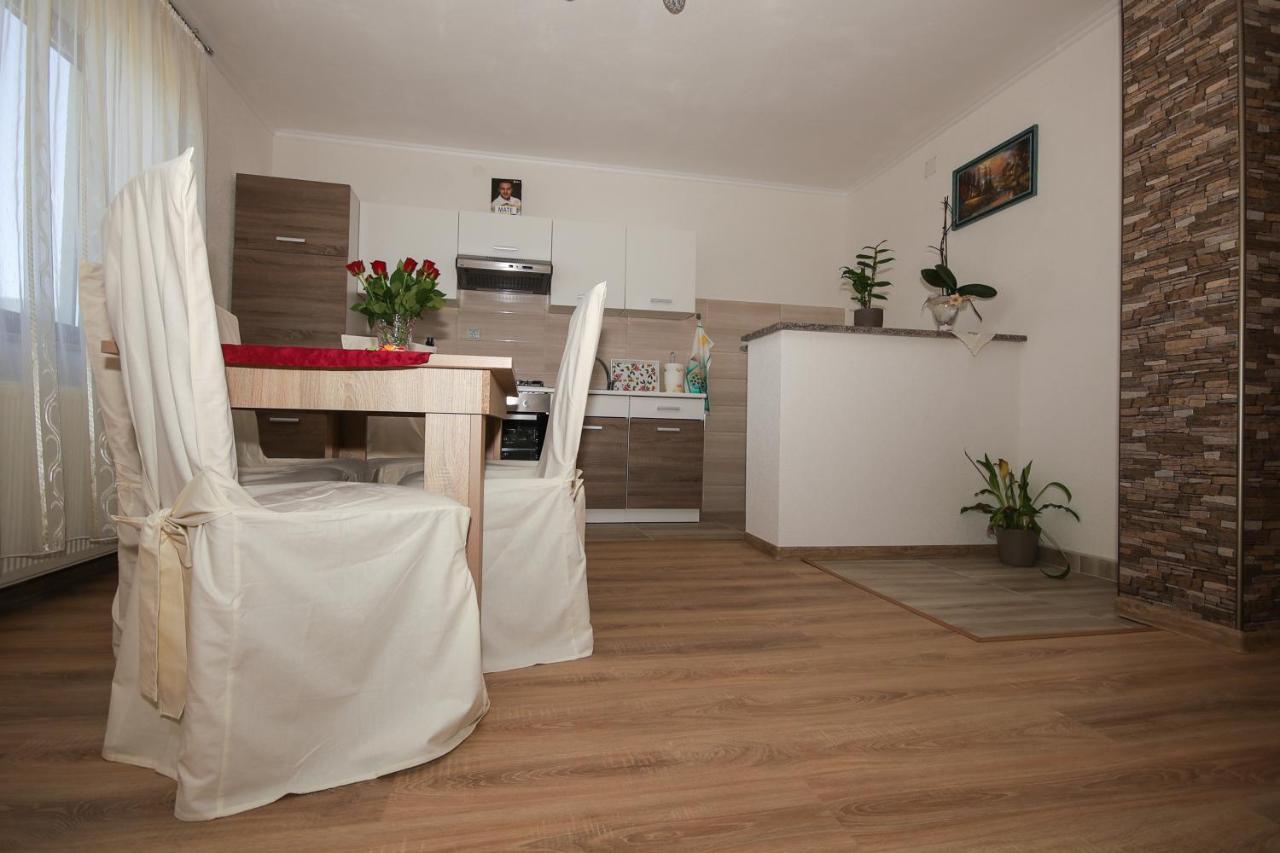 Apartman Lucija & Luka Otocsán Kültér fotó
